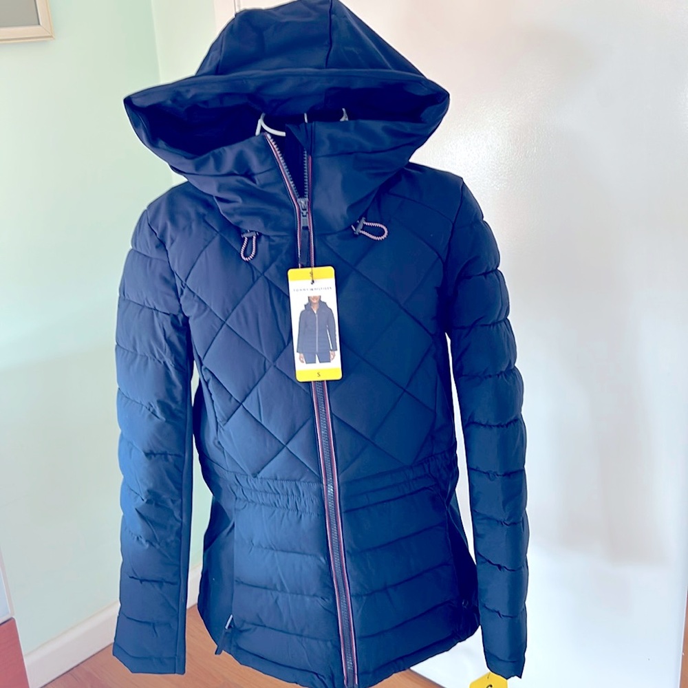 TOMMY HILFIGER brand new navy ladies quilted jacket.